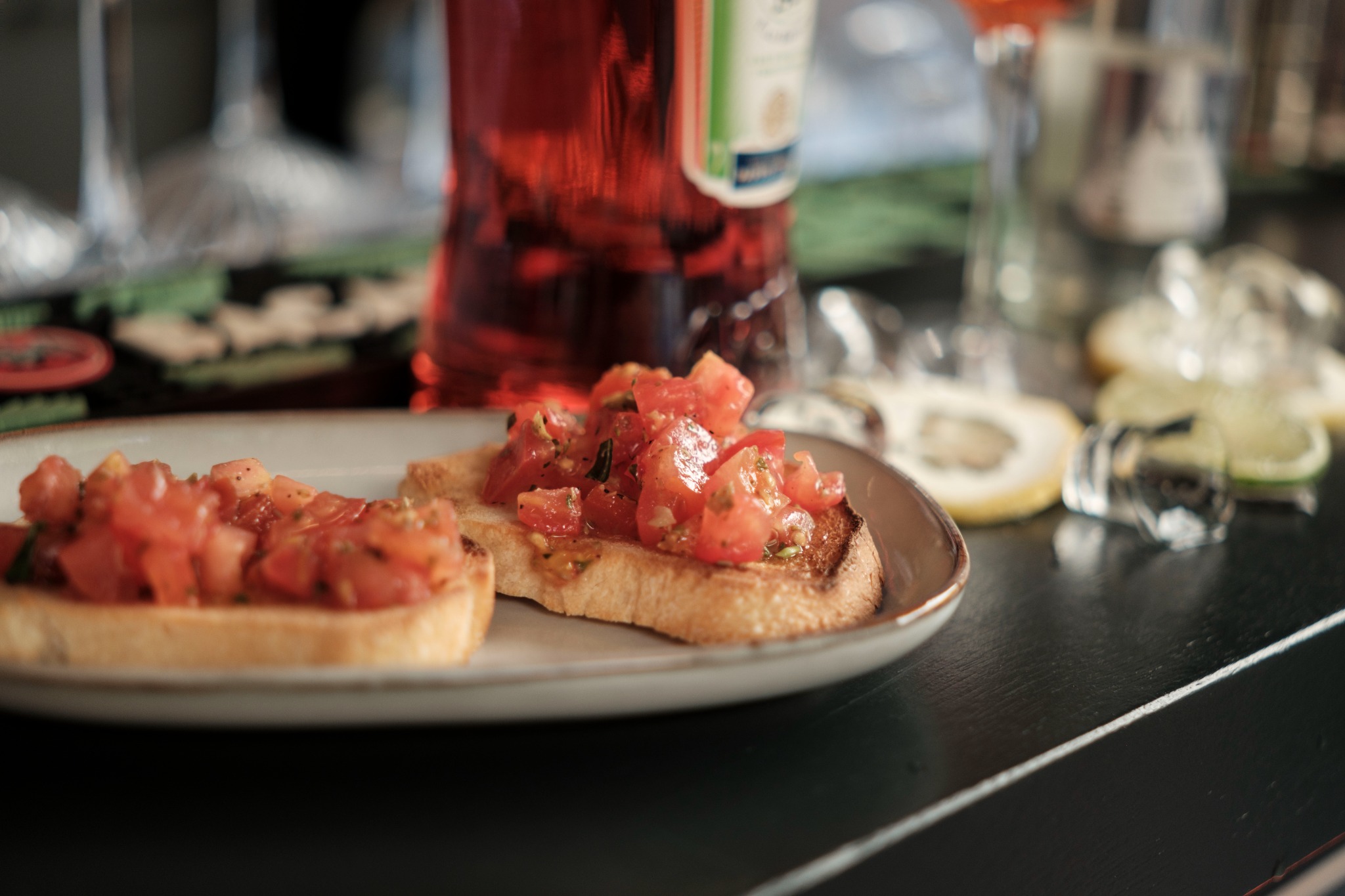 Bruschetta és olasz snackek az Aperitivo bárnál